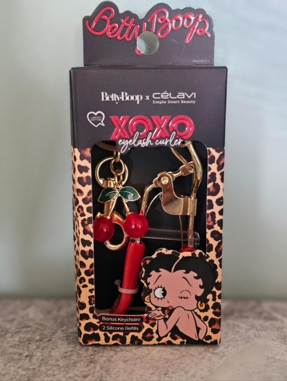Betty Boop × CélaVi XOXO Bundle – Eyeshadow Palette, Eyelash Curler & Nose Strip - Picture 5 of 6